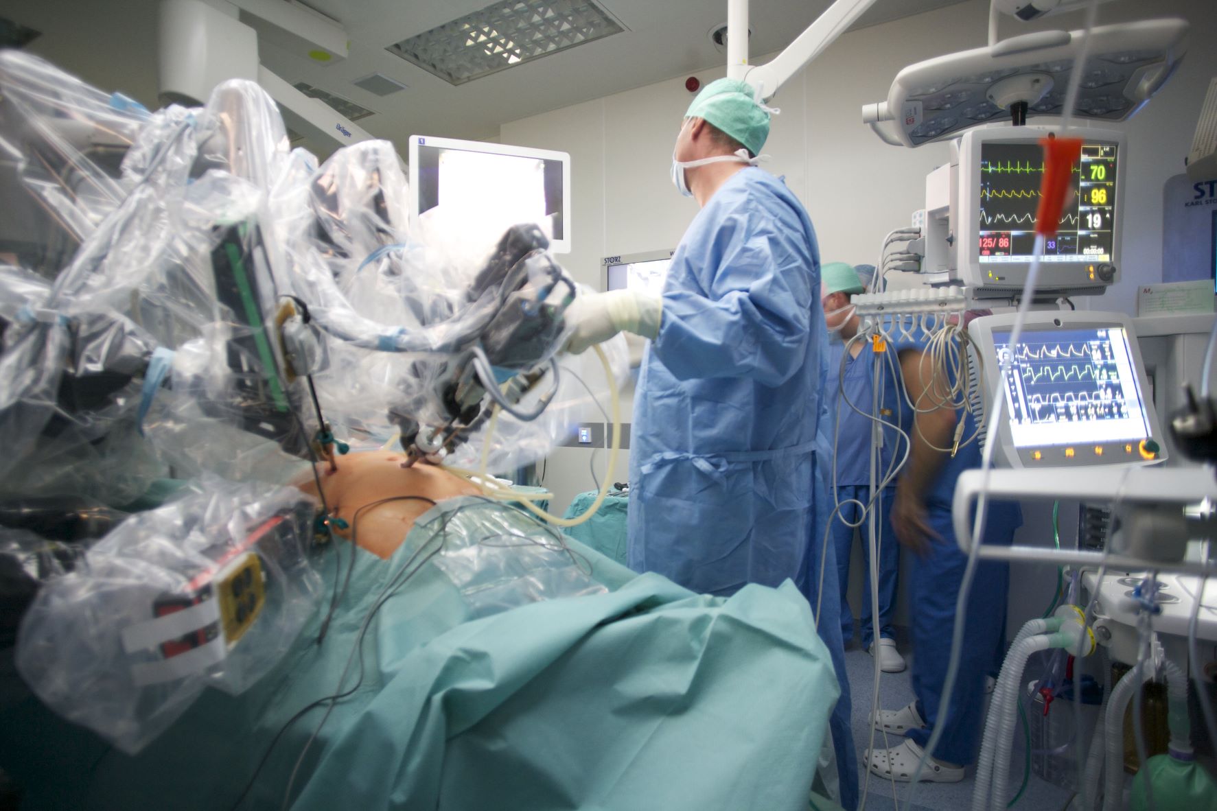 Novojičínské Komplexní onkologické centrum nabízí pacientům například šetrnou biologickou léčbu ale i špičkovou robotickou chirurgickou operativu Novojičínské Komplexní onkologické centrum nabízí pacientům například šetrnou biologickou léčbu ale i špičkovou robotickou chirurgickou operativu