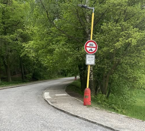 Vstup s&nbsp;povolením a&nbsp;pro držitele kartičky ZTP