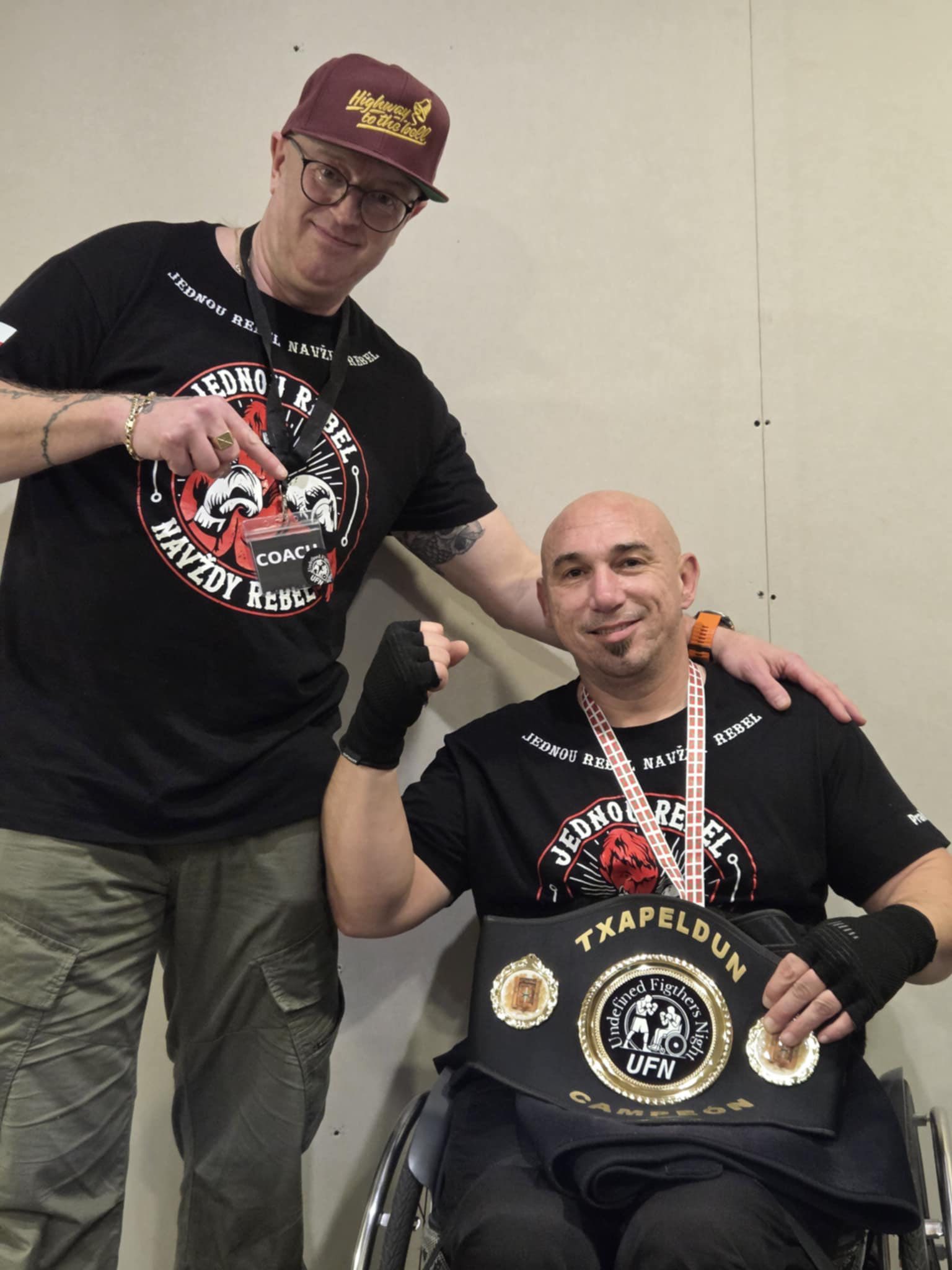 Vlevo trenér Roman Hořejší  a&nbsp;vpravo Štěpán Hyka