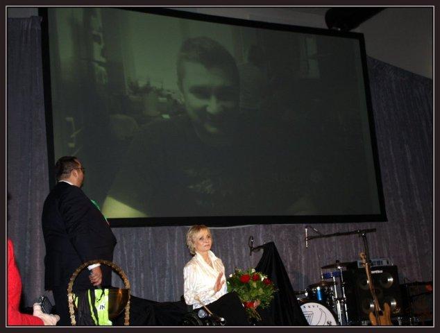 Tomáš Pouch, Daniela Filipiová při on-line přenosu s&nbsp;handbikerem Radkem Civišem